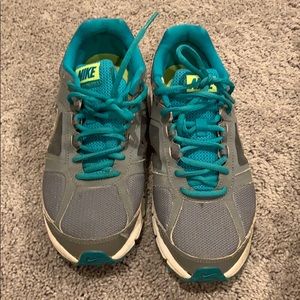 Nike air tennis shoes